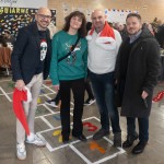 Orgullosos pares dels xiquets afortunats glorieret i lliurament de claus.